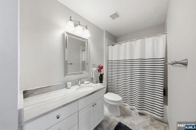 1 Rock Ledge, Oakland, NJ 07436