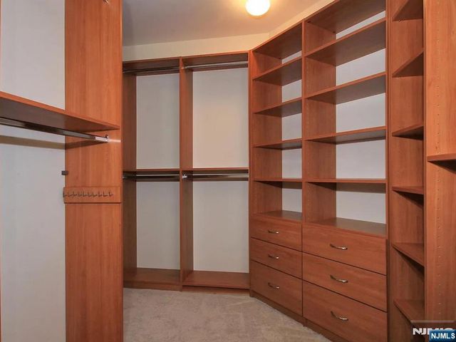 1 Rock Ledge, Oakland, NJ 07436
