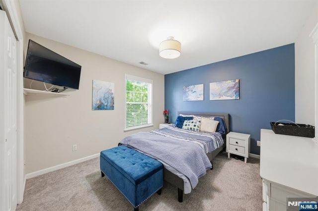 1 Rock Ledge, Oakland, NJ 07436