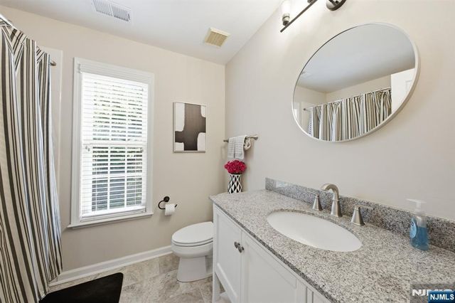 1 Rock Ledge, Oakland, NJ 07436