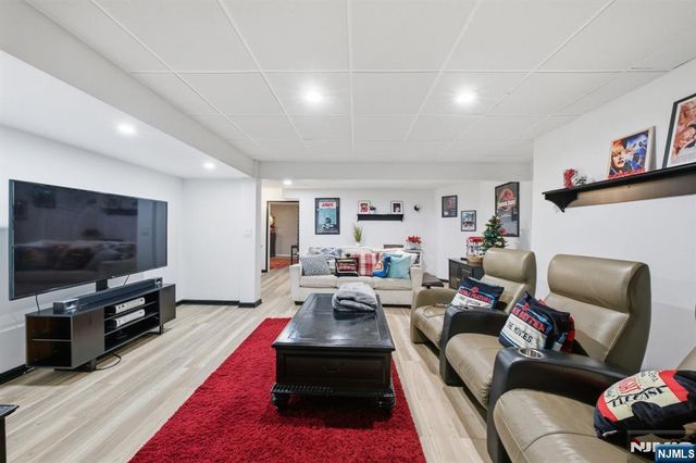 1 Rock Ledge, Oakland, NJ 07436