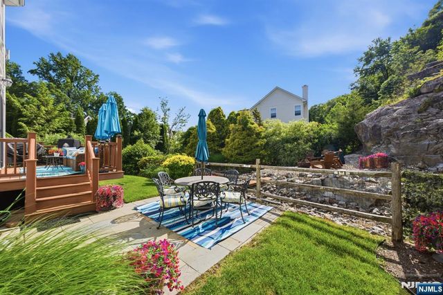 1 Rock Ledge, Oakland, NJ 07436