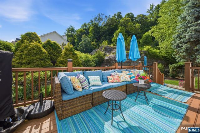1 Rock Ledge, Oakland, NJ 07436