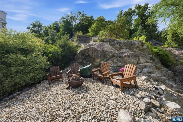 1 Rock Ledge, Oakland, NJ 07436