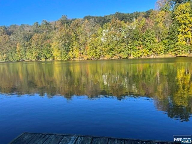 1 Rock Ledge, Oakland, NJ 07436