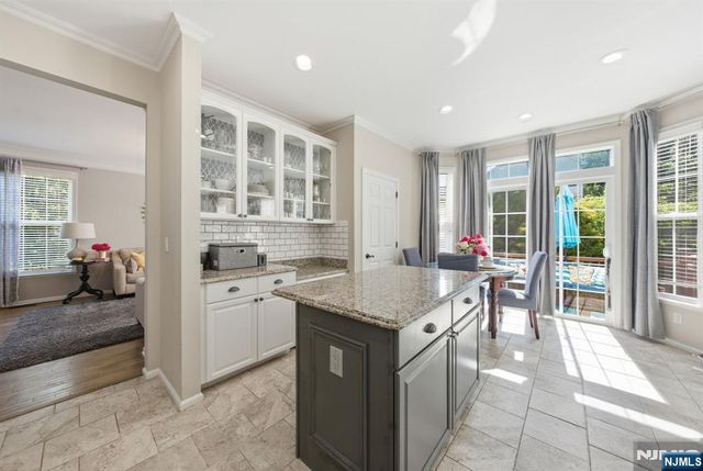 1 Rock Ledge, Oakland, NJ 07436