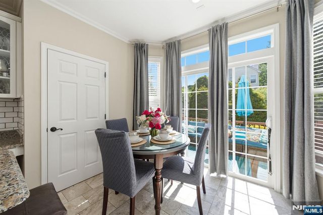 1 Rock Ledge, Oakland, NJ 07436