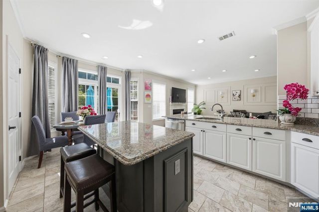 1 Rock Ledge, Oakland, NJ 07436