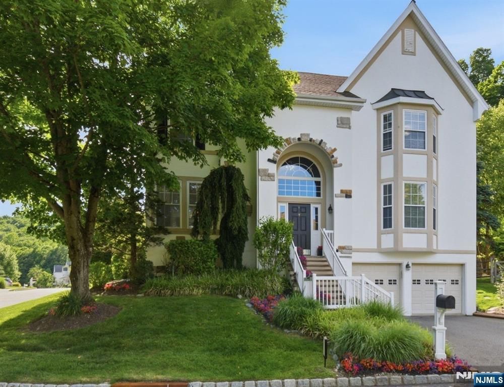 1 Rock Ledge, Oakland, NJ 07436