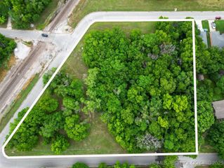 NE 11th, Ardmore, OK 73401