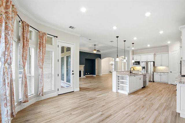 5818 Fairway Shores Lane, Houston, TX 77365