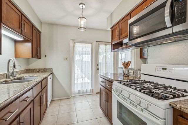 10703 Sandpiper Lane 33, Dallas, TX 75230