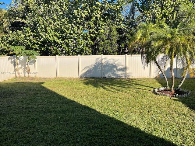 10739 Oak Bend Way, Wellington, FL 33414