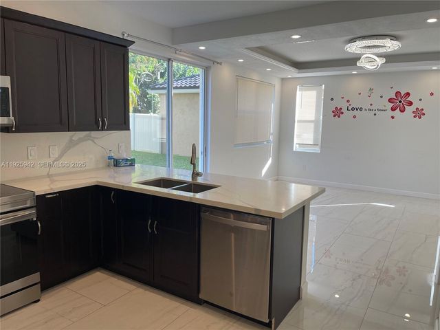 10739 Oak Bend Way, Wellington, FL 33414