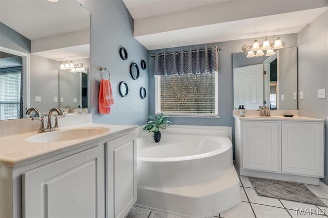 2240 Fairway, High Ridge, MO 63049