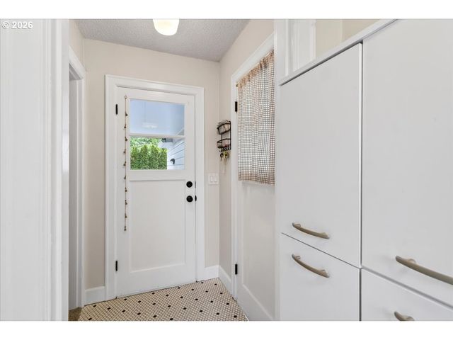 466 Nw 3RD Ave, Canby, OR 97013
