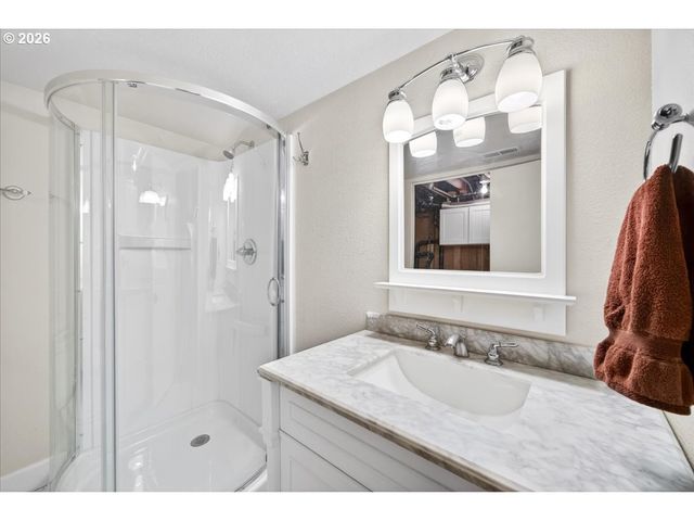 466 Nw 3RD Ave, Canby, OR 97013