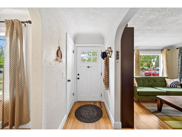 466 Nw 3RD Ave, Canby, OR 97013