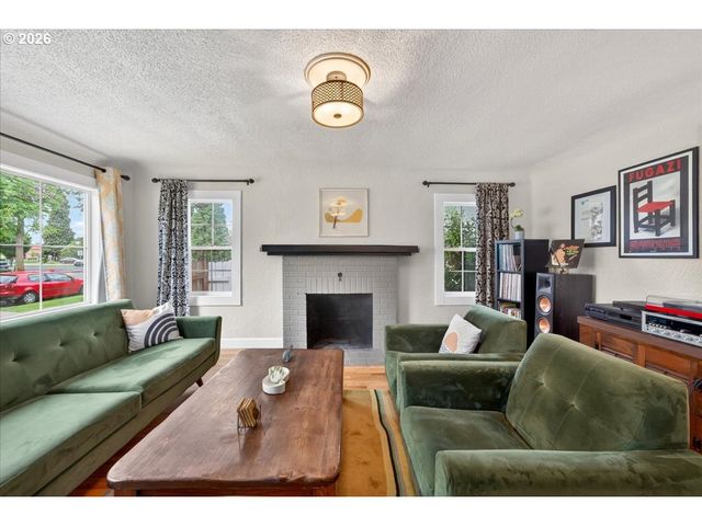 466 Nw 3RD Ave, Canby, OR 97013