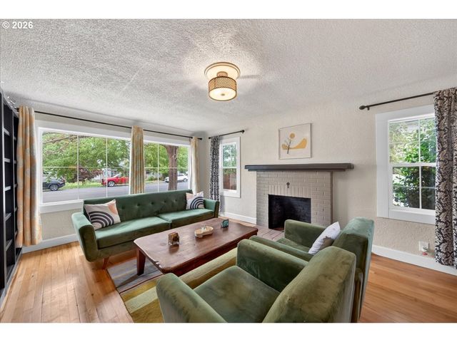466 Nw 3RD Ave, Canby, OR 97013