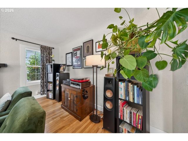 466 Nw 3RD Ave, Canby, OR 97013
