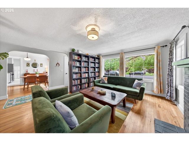 466 Nw 3RD Ave, Canby, OR 97013