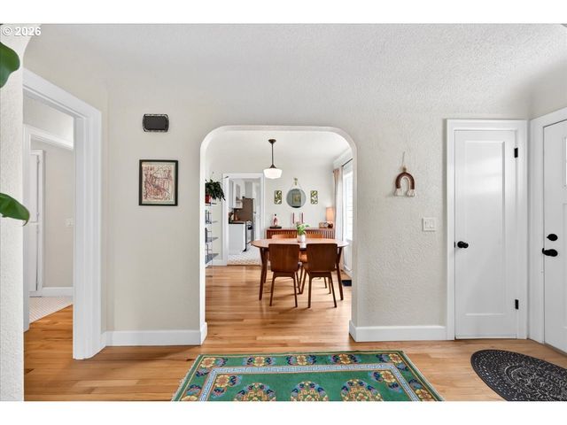 466 Nw 3RD Ave, Canby, OR 97013