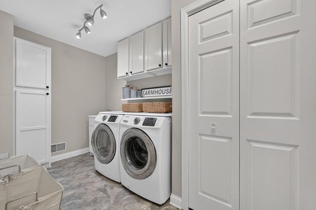 8819 W Whispering Oaks Court, Franklin, WI 53132