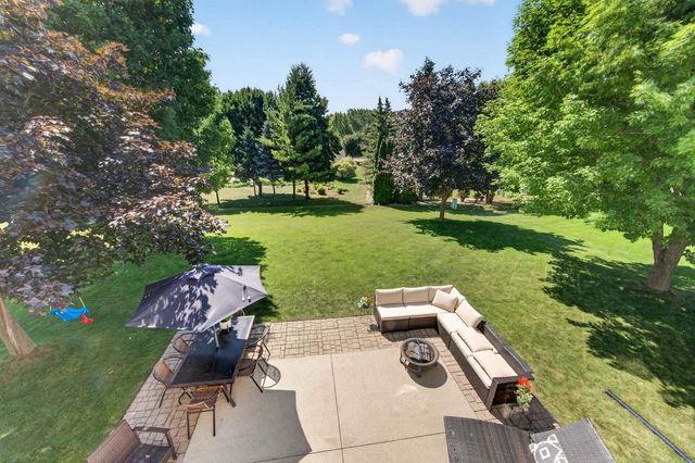 8819 W Whispering Oaks Court, Franklin, WI 53132