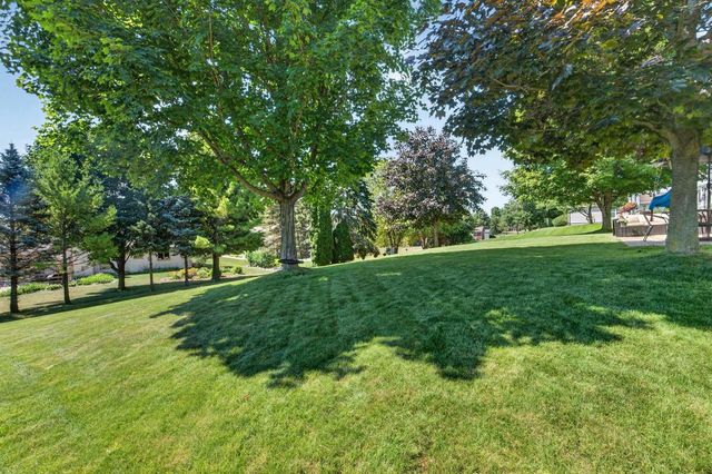 8819 W Whispering Oaks Court, Franklin, WI 53132