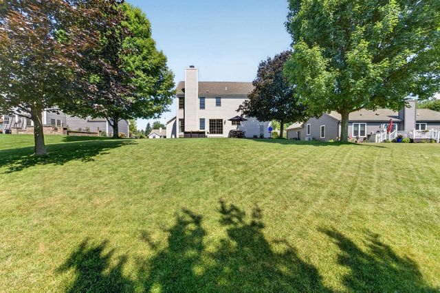 8819 W Whispering Oaks Court, Franklin, WI 53132