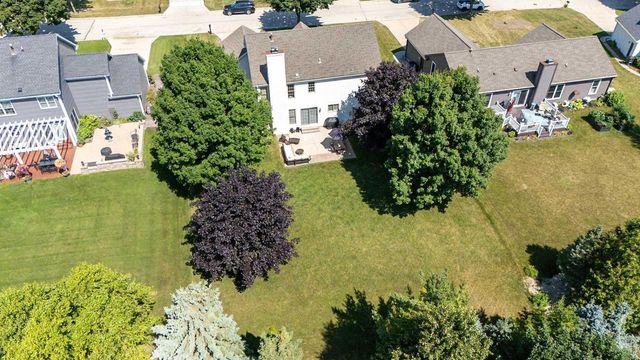 8819 W Whispering Oaks Court, Franklin, WI 53132