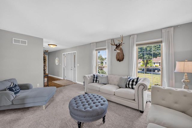 8819 W Whispering Oaks Court, Franklin, WI 53132