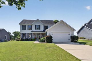 8819 W Whispering Oaks Court, Franklin, WI 53132