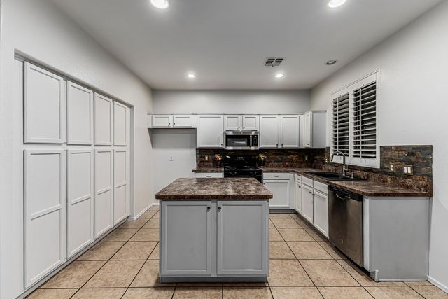 20944 N 94th Lane, Peoria, AZ 85382