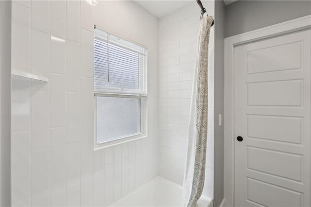 1010 E 76 Street, Kansas City, MO 64131