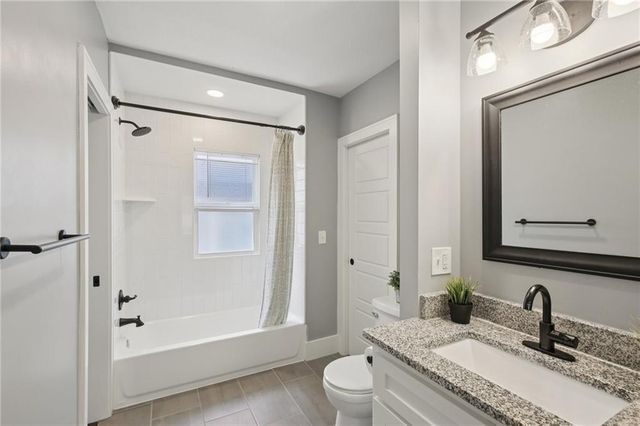 1010 E 76 Street, Kansas City, MO 64131