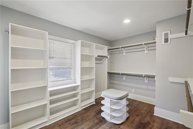 1010 E 76 Street, Kansas City, MO 64131