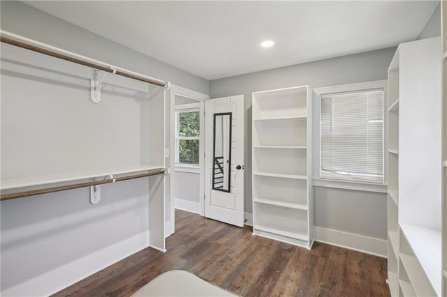 1010 E 76 Street, Kansas City, MO 64131