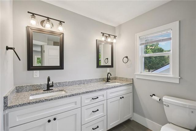 1010 E 76 Street, Kansas City, MO 64131