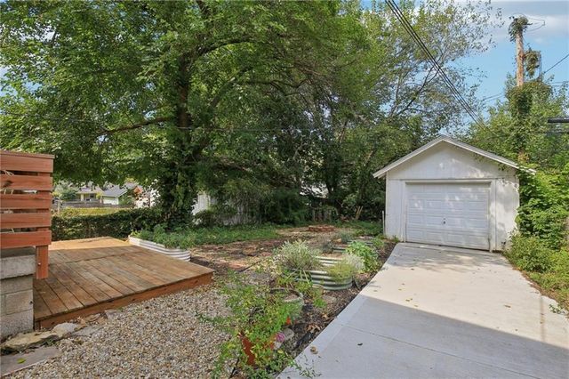 1010 E 76 Street, Kansas City, MO 64131