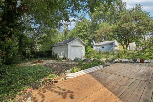 1010 E 76 Street, Kansas City, MO 64131