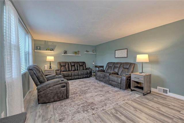 4373 State Rte 136, Hempfield Twp, PA 15601