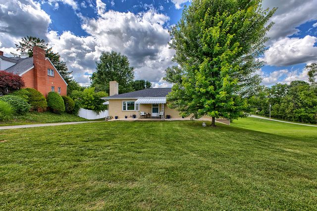 4373 State Rte 136, Hempfield Twp, PA 15601