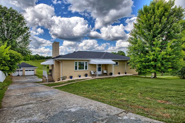 4373 State Rte 136, Hempfield Twp, PA 15601