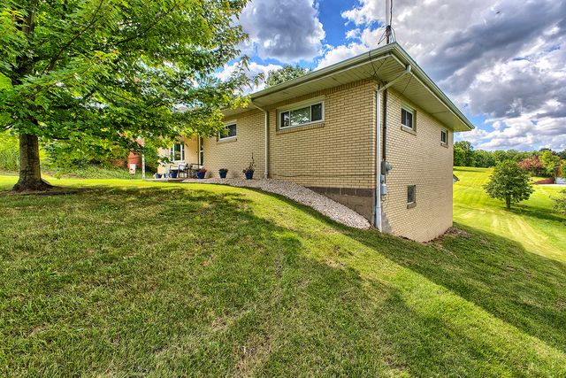 4373 State Rte 136, Hempfield Twp, PA 15601