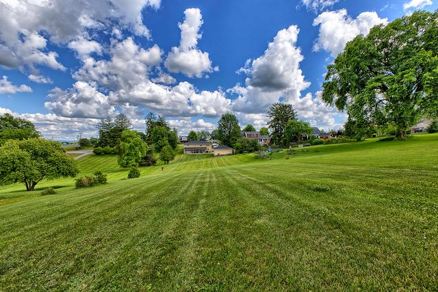 4373 State Rte 136, Hempfield Twp, PA 15601