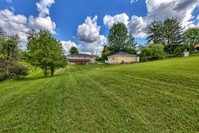 4373 State Rte 136, Hempfield Twp, PA 15601