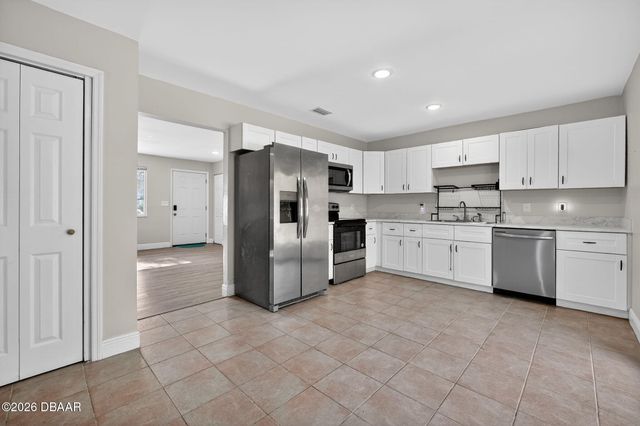 731 Greenway Place, Daytona Beach, FL 32114