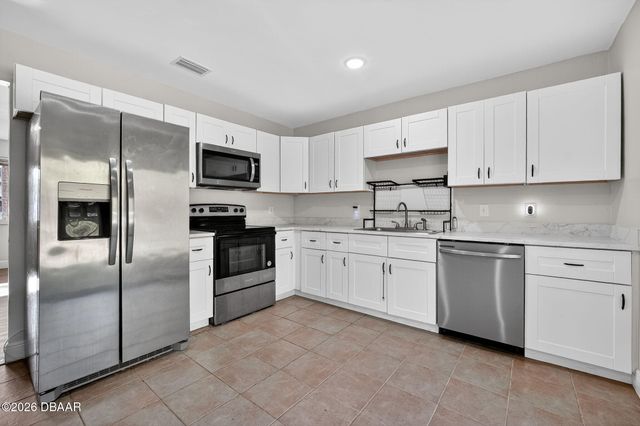 731 Greenway Place, Daytona Beach, FL 32114